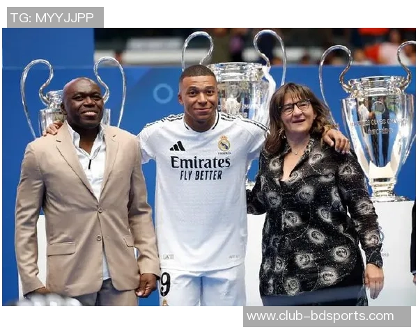 姆巴佩母亲坦言过度曝光让她不适与儿子相处时间少 姆巴佩母亲坦言过度曝光让她不适与儿子相处时间少