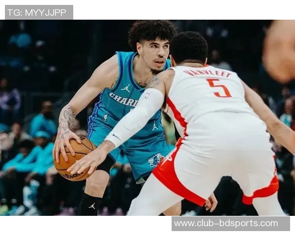 拉梅洛鲍尔表现出色13投8中三分4中8砍下20分助攻6次正负值高达27