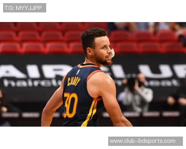 大范甘迪称库里在与球迷互动和场外表现方面无人能敌 大范甘迪称库里在与球迷互动和场外表现方面无人能敌