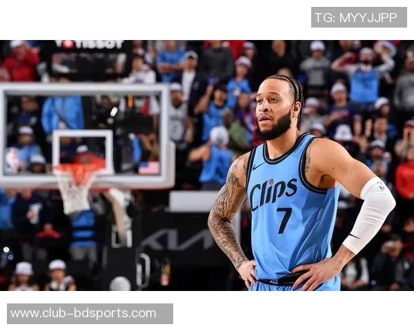 雄鹿宣布裁掉泰勒史密斯上赛季表现平平场均仅得29分11板 雄鹿宣布裁掉泰勒史密斯上赛季表现平平场均仅得29分11板