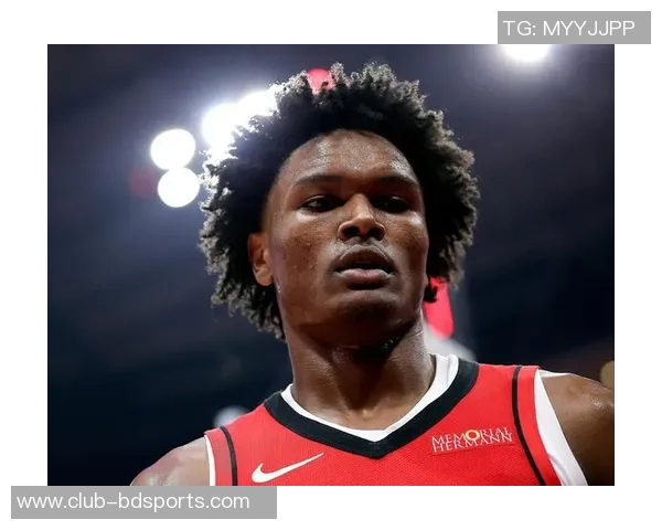 阿门对裁判判罚感到震惊半场4犯需更加谨慎应对挑战 阿门对裁判判罚感到震惊半场4犯需更加谨慎应对挑战