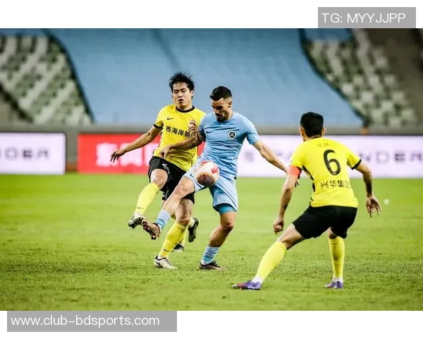 客胜三镇成功保级球迷热情迎接深圳新鹏城全队归来 客胜三镇成功保级球迷热情迎接深圳新鹏城全队归来