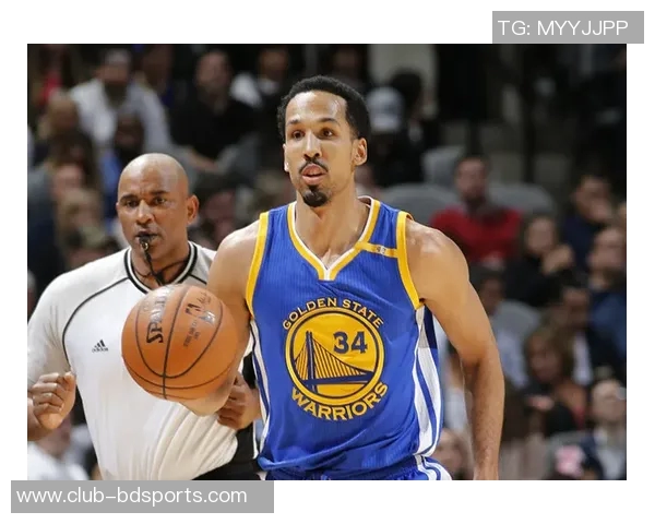 文班在挡拆后华丽转身空接背扣展现惊人弹跳与技巧 文班在挡拆后华丽转身空接背扣展现惊人弹跳与技巧