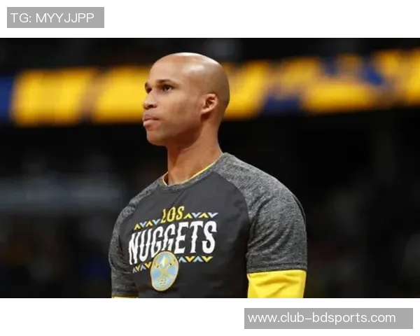 理查德谈老将缺阵影响强调扩大空间与提升比赛节奏的重要性