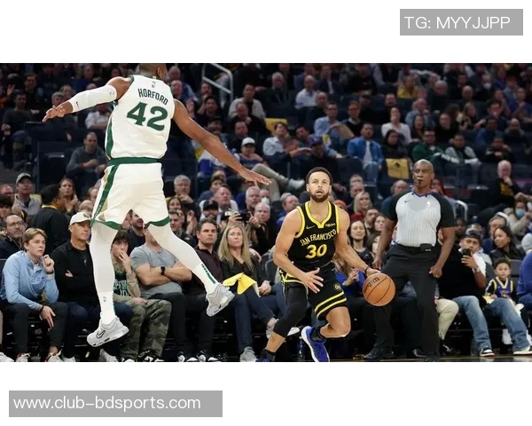 库里三节狂砍35分5板2帽难救勇士球队仍落后12分苦苦支撑艰难追分 库里三节狂砍35分5板2帽难救勇士球队仍落后12分苦苦支撑艰难追分