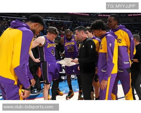 雷迪克透露詹姆斯与教练进行1对1训练或将加入南湾湖人队训练 雷迪克透露詹姆斯与教练进行1对1训练或将加入南湾湖人队训练